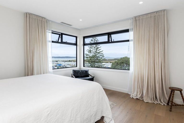 Photo of property in 56 Covil Avenue, Te Atatu South, Auckland, 0610