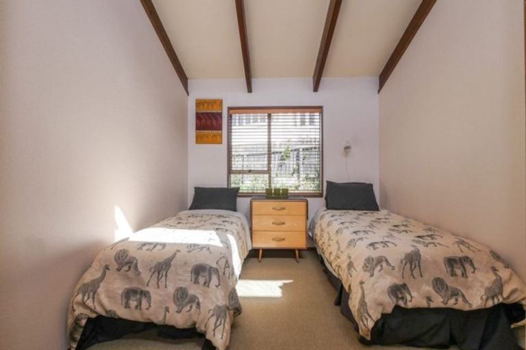 Photo of property in 16 Middleton Road, Kew, Dunedin, 9012