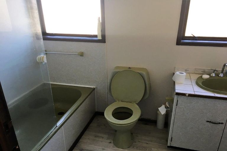 Photo of property in 2 Yarra Place, Botany Downs, Auckland, 2010