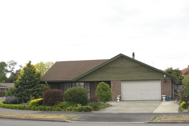 Photo of property in 262 Queenspark Drive, Parklands, Christchurch, 8083