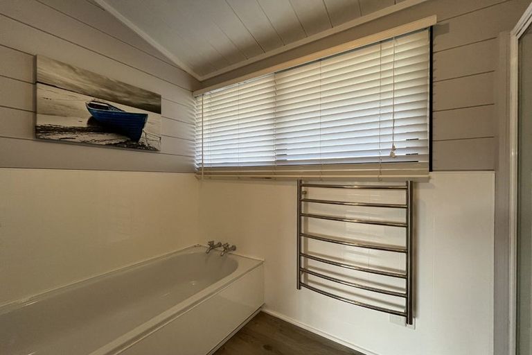 Photo of property in 112 Heta Road, Highlands Park, New Plymouth, 4312