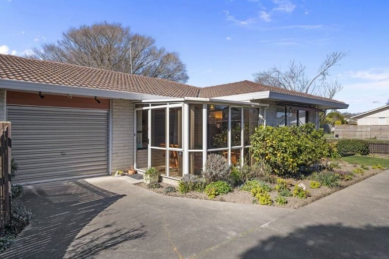Photo of property in 1/40 Ambleside Drive, Burnside, Christchurch, 8053