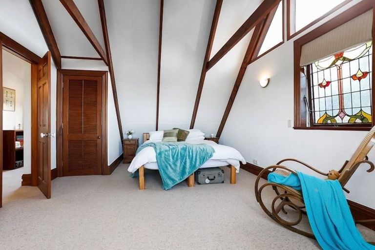 Photo of property in 552 Scenic Drive, Waiatarua, Auckland, 0612