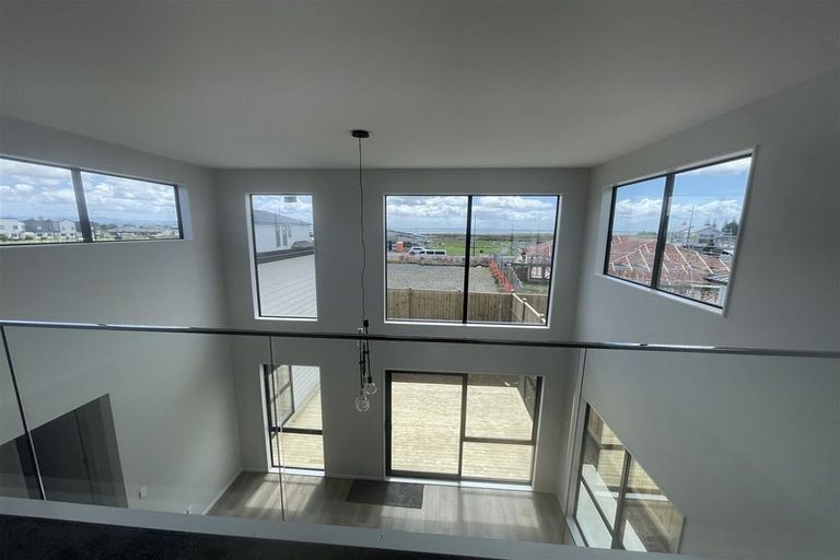 Photo of property in 8 Korowhiti Road, Clarks Beach, 2122