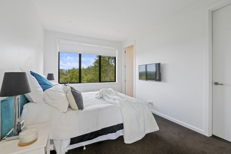 Photo of property in 246 Hillcrest Road, Wainui, 0931