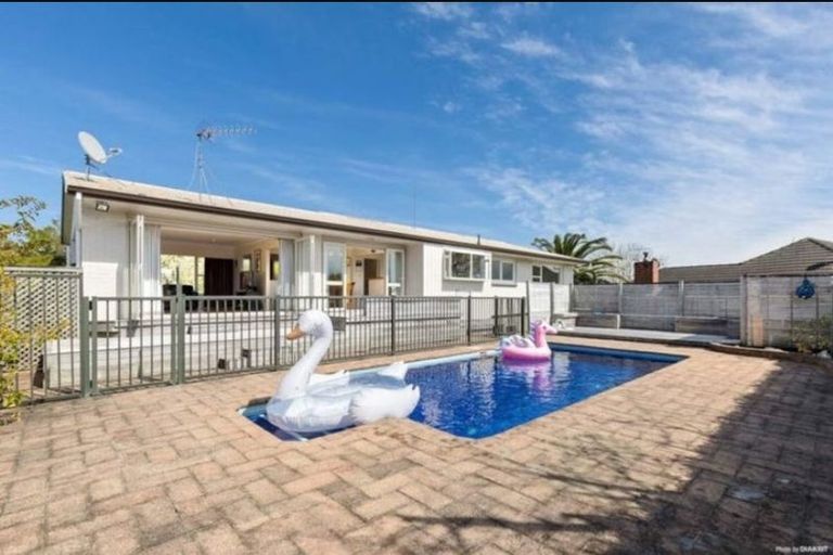 Photo of property in 3 Santa Rosa Terrace, Forrest Hill, Auckland, 0620