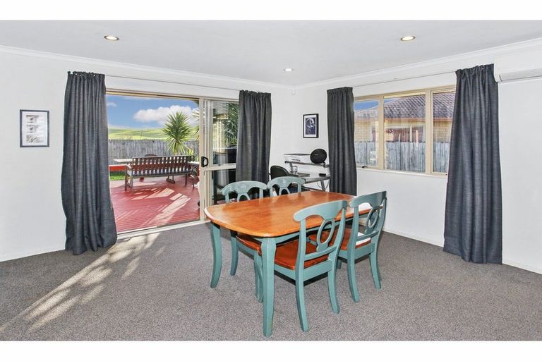 Photo of property in 24 Breaker Grove, Waiuku, 2123