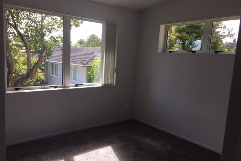 Photo of property in 34 Tamahere Drive, Glenfield, Auckland, 0629
