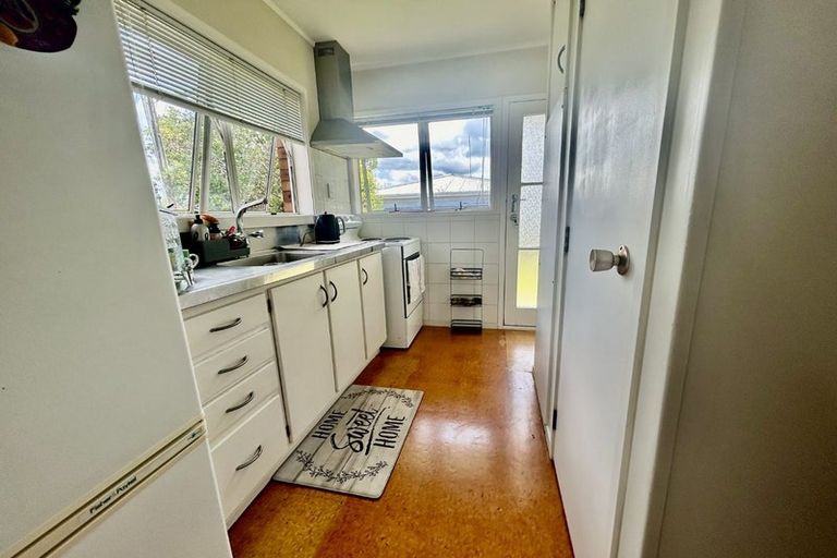 Photo of property in 4/318 Te Atatu Road, Te Atatu South, Auckland, 0610