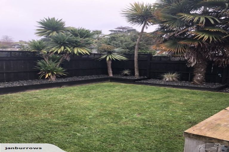 Photo of property in 1/53 Moore Street, Hillcrest, Auckland, 0627