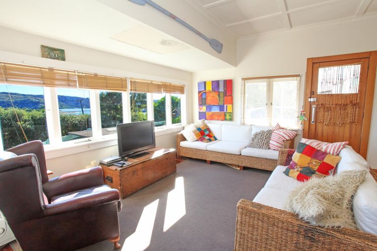 Photo of property in 26 Wainui Road, Raglan, 3225