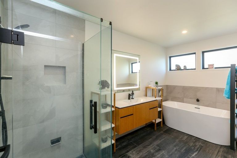 Photo of property in 12 Mackillop Way, Brooklands, New Plymouth, 4310