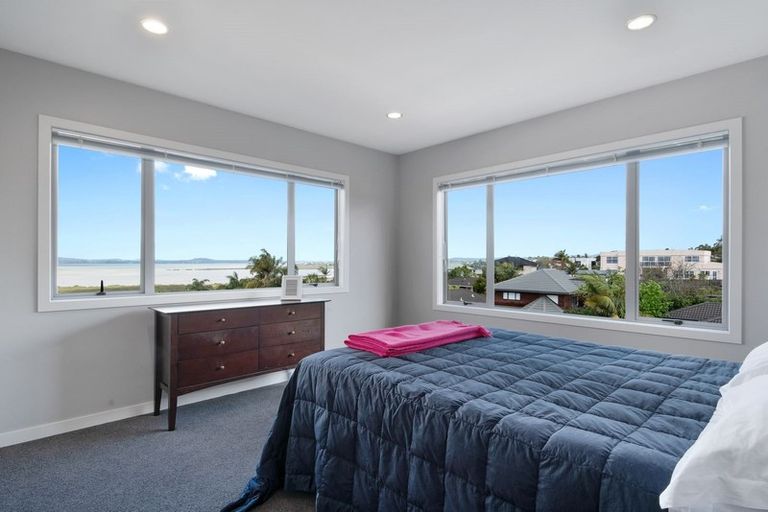 Photo of property in 2 Oakpark Place, West Harbour, Auckland, 0618