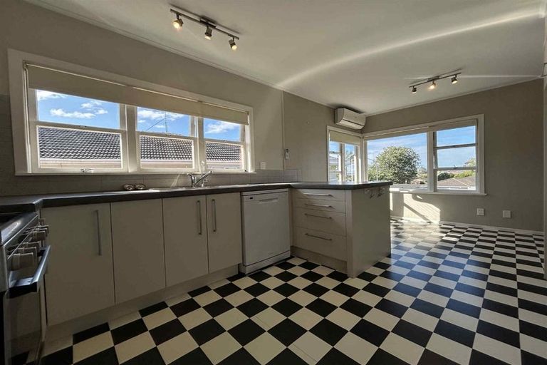 Photo of property in 26 Andrew Road, Howick, Auckland, 2010