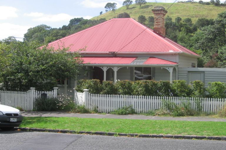 Photo of property in 8 Owens Road, Devonport, Auckland, 0624
