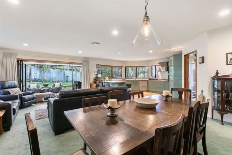 Photo of property in 23 Hogarth Rise, West Harbour, Auckland, 0618