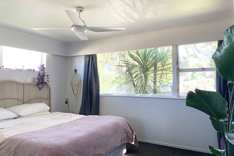 Photo of property in 9 Blue Way, Glendene, Auckland, 0602