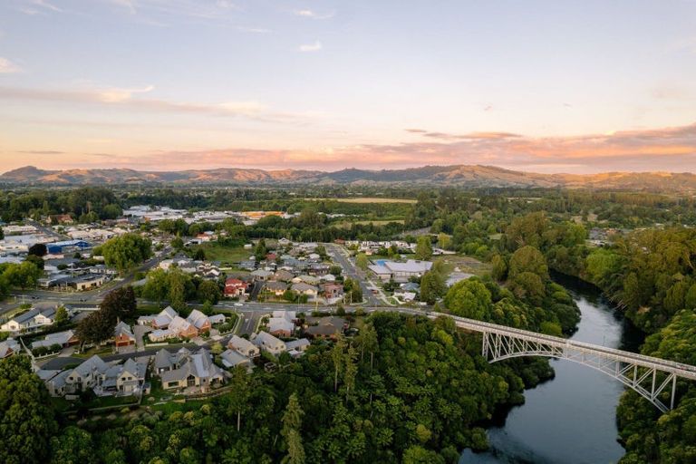 Photo of property in 1 Le Quesnoy Place, Cambridge, 3434