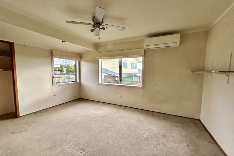 Photo of property in 25 St Simon Place, Botany Downs, Auckland, 2010