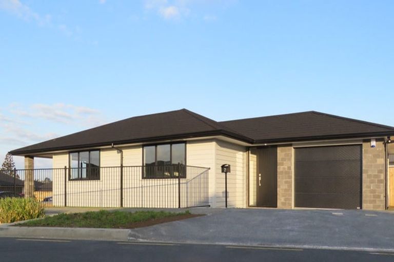 Photo of property in 2 Paapaka Way, Waiuku, 2123