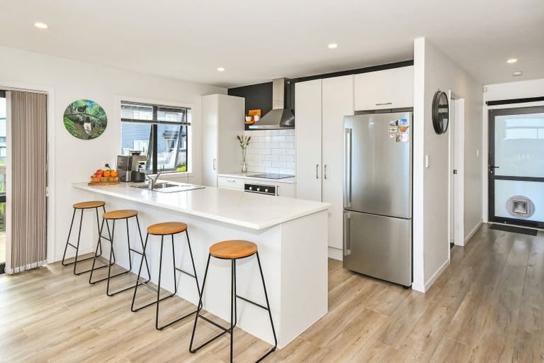 Photo of property in 1 Kapuarangi Lane, Papakura, 2110