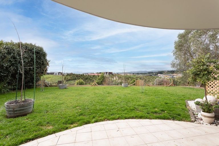 Photo of property in 33 Ruapehu Drive, Fitzherbert, Palmerston North, 4410