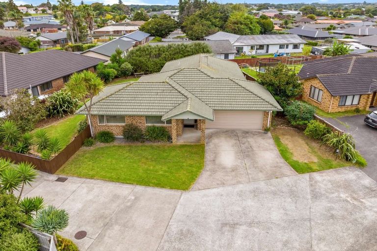 Photo of property in 15 Breaker Grove, Waiuku, 2123