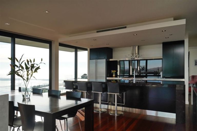 Photo of property in 1 Clearview Lane, Mount Pleasant, Christchurch, 8081