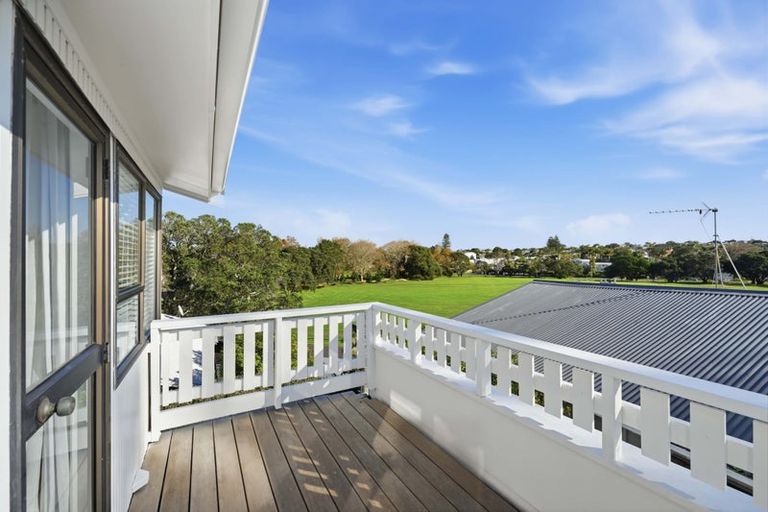 Photo of property in 2/76 Wairoa Road, Narrow Neck, Auckland, 0624
