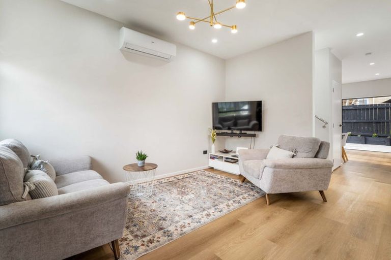 Photo of property in 13f Purata Place, Mangere Bridge, Auckland, 2022