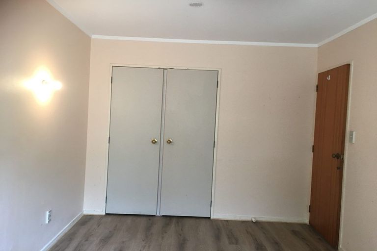 Photo of property in 10 Ewhurst Place, Goodwood Heights, Auckland, 2105