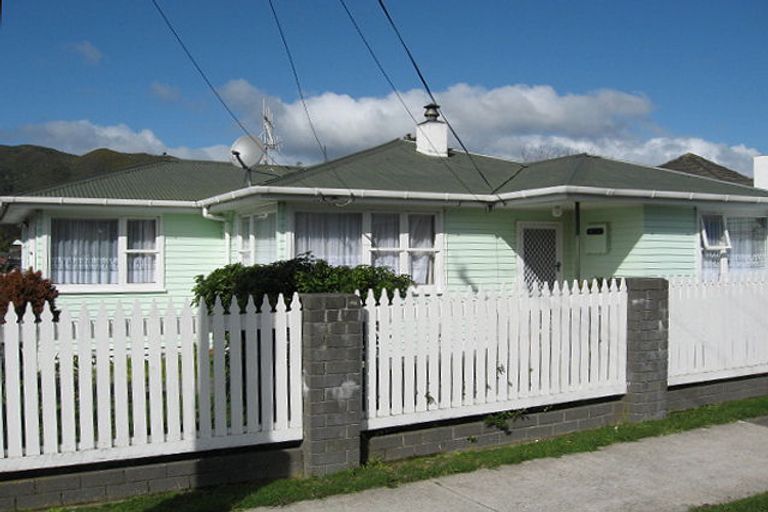 Photo of property in 202 Wellington Road, Wainuiomata, Lower Hutt, 5014