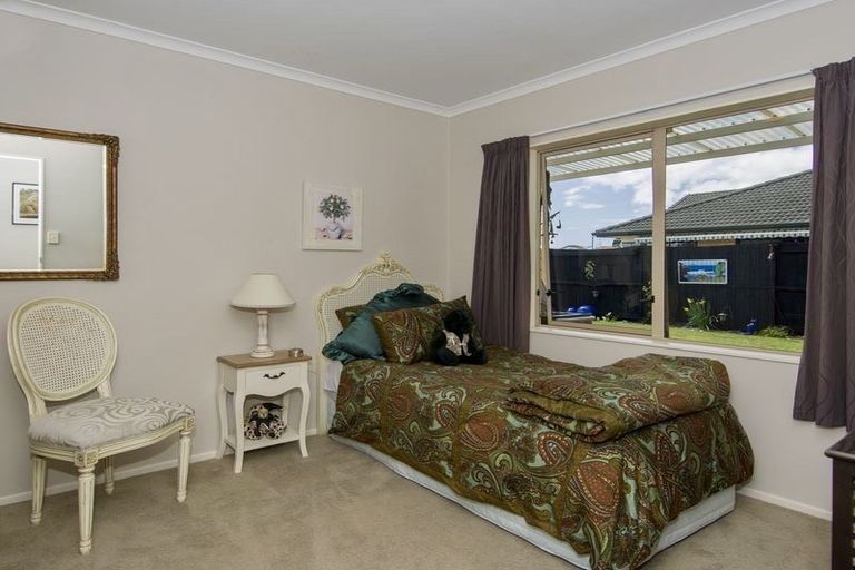 Photo of property in 1 Mcleod Place, Papamoa Beach, Papamoa, 3118