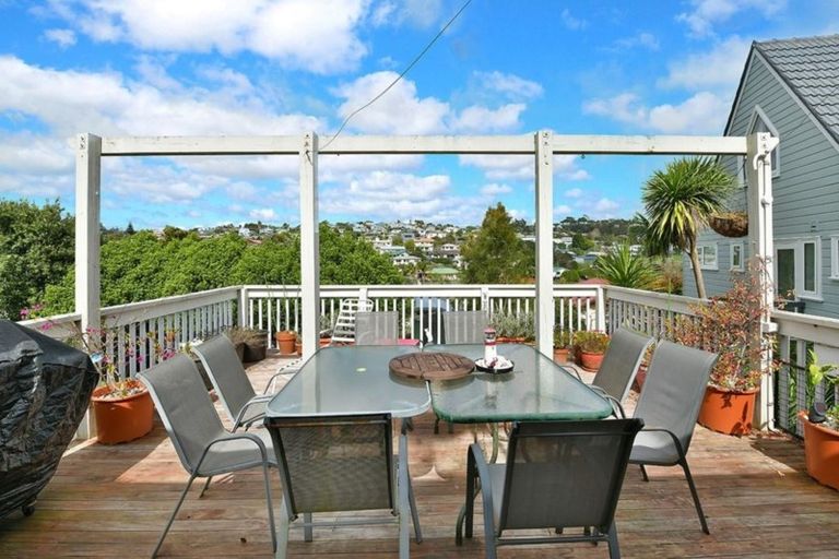 Photo of property in 245 Vipond Road, Stanmore Bay, Whangaparaoa, 0932