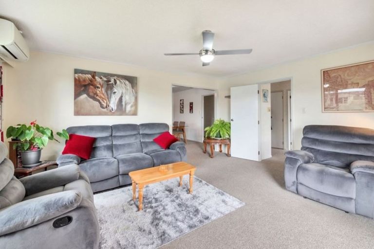 Photo of property in 2/423 Great South Road, Rosehill, Papakura, 2113