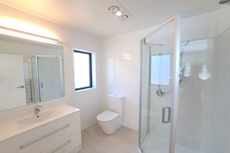 Photo of property in 10 Tagish Way, Orewa, 0931