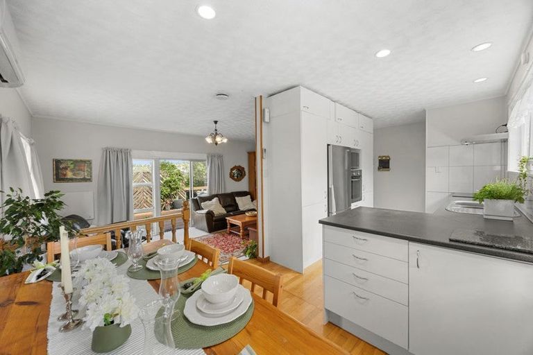 Photo of property in 15 Helleur Road, Massey, Auckland, 0614