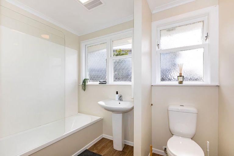 Photo of property in 17 Sombrero View, Ascot Park, Porirua, 5024