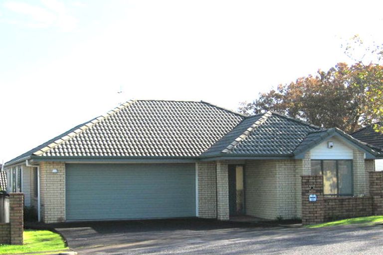 Photo of property in 2/57 Whitford Road, Botany Downs, Auckland, 2014