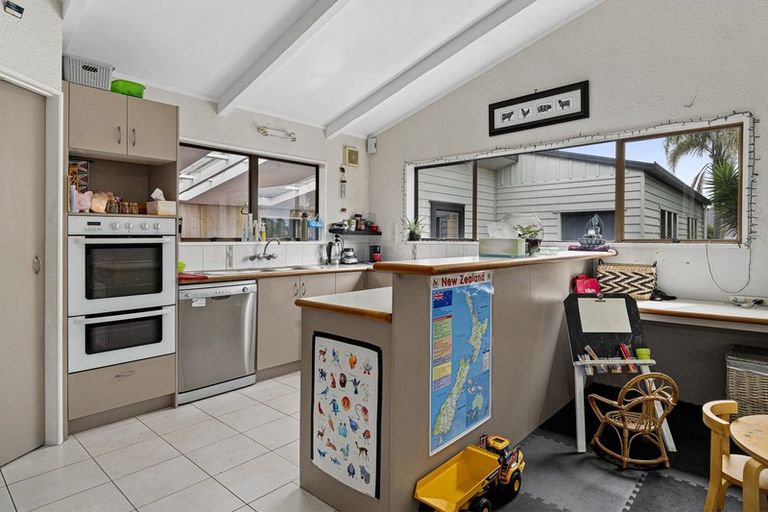 Photo of property in 42 Endeavour Avenue, Welcome Bay, Tauranga, 3112