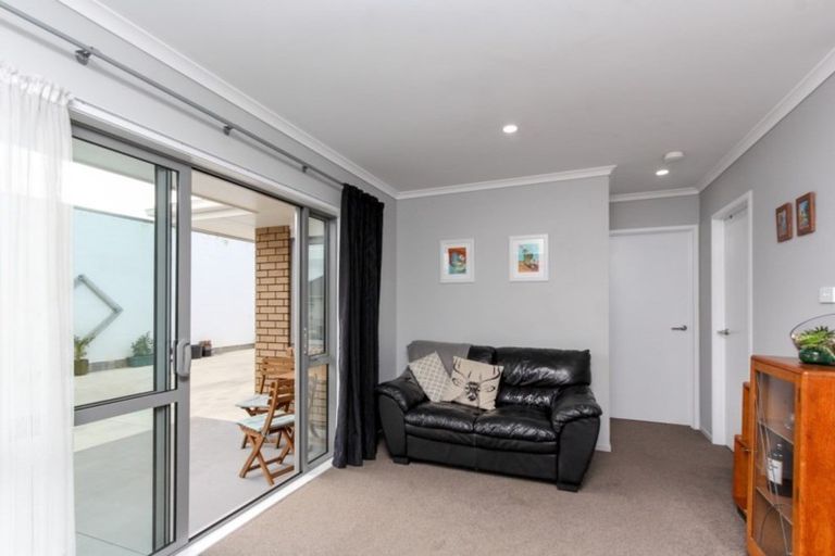 Photo of property in 1/6 Warre Street, Waitara, 4320