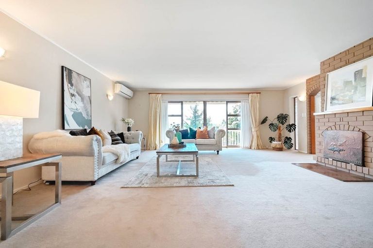 Photo of property in 16 Trevone Place, Forrest Hill, Auckland, 0620