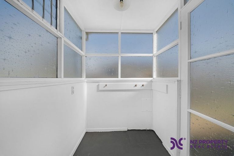 Photo of property in 2/17 Jenelin Road, Glendene, Auckland, 0602