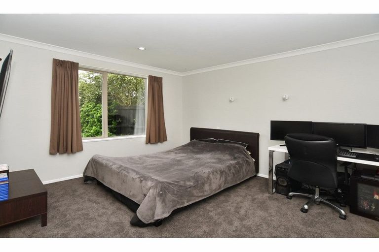 Photo of property in 23 Papaumu Green, Parklands, Christchurch, 8083