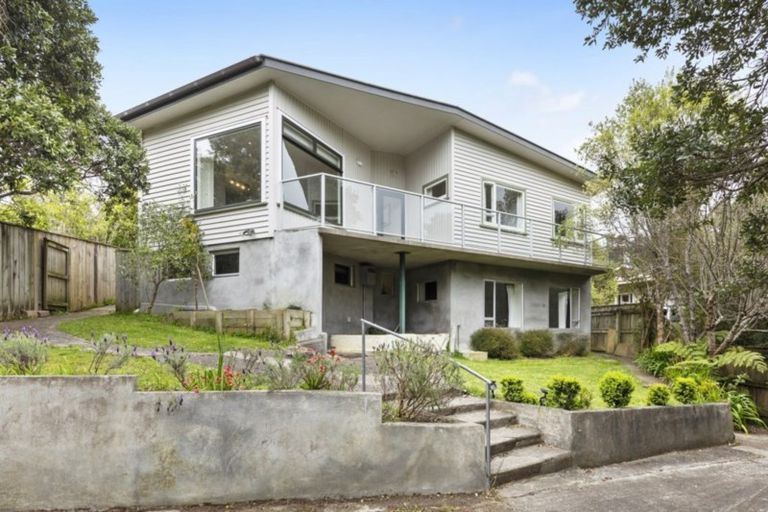 Photo of property in 55 Tirohanga Road, Tirohanga, Lower Hutt, 5010