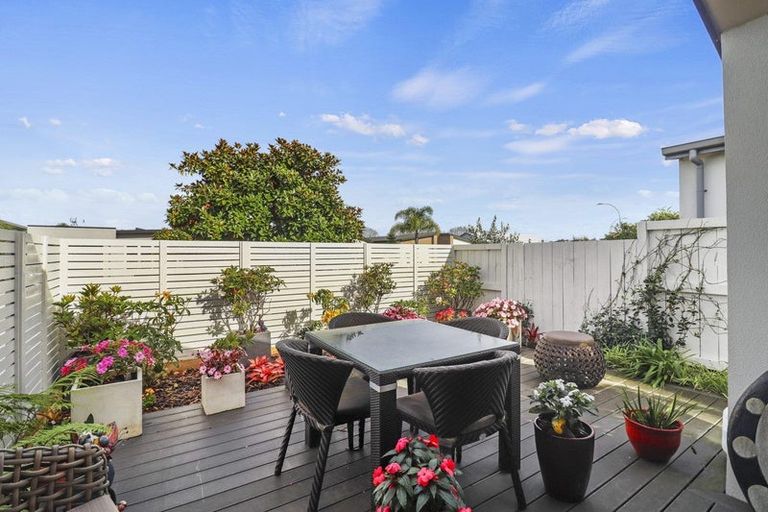 Photo of property in 16 Saint Pauls Drive, Brookfield, Tauranga, 3110