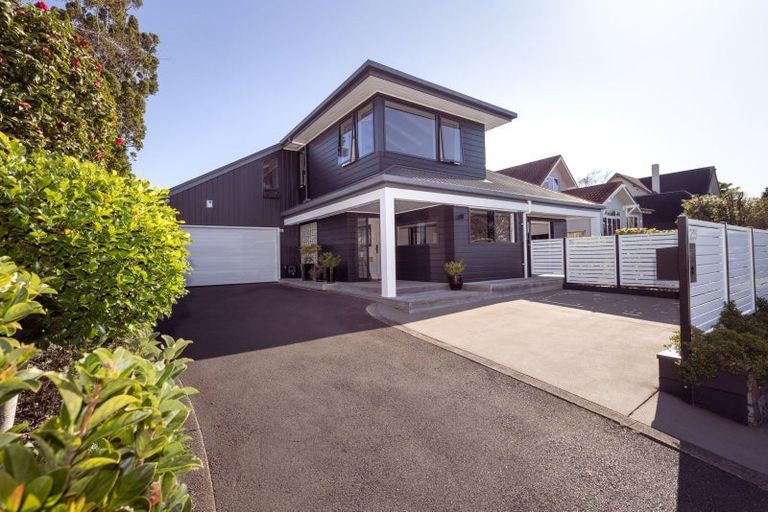 Photo of property in 253 Devonport Road, Tauranga, 3110