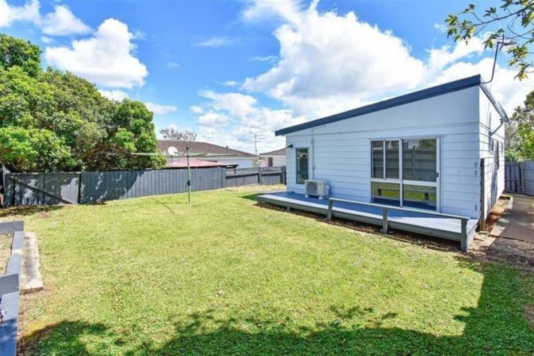 Photo of property in 10 Massine Place, Randwick Park, Auckland, 2105