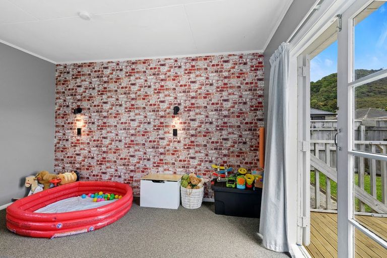 Photo of property in 1/167 Wainuiomata Road, Wainuiomata, Lower Hutt, 5014