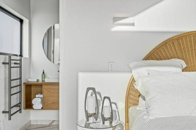 Photo of property in 239 The Esplanade, Petone, Lower Hutt, 5012